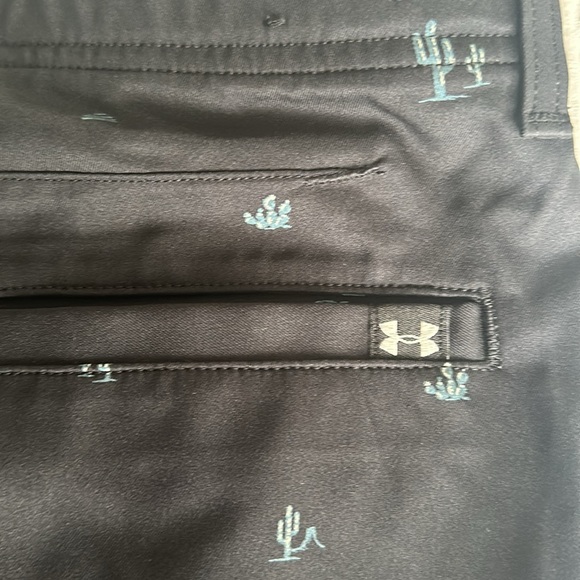 Brand new under Armour boys Gulf shorts with elastic adjustable waist - Picture 5 of 5